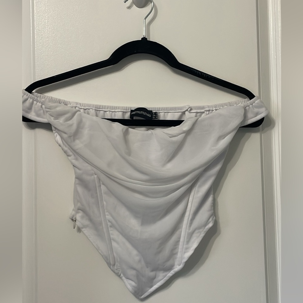 White V Going Out Top off the shoulder
